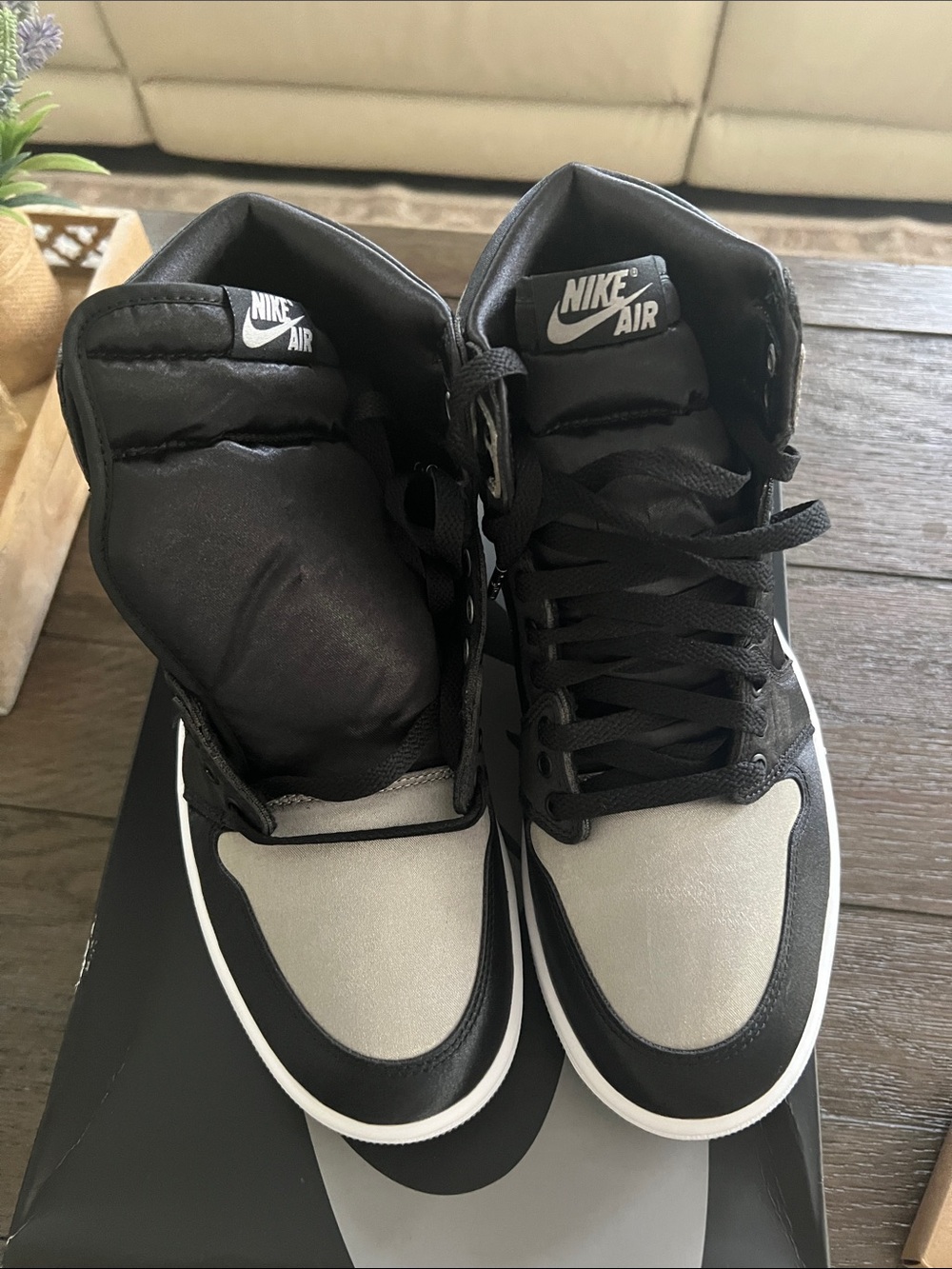 Nike Air Jordan 1 Mid Men's 8.5 (Womens Sz 10) Sneakers - Black & Silver - Picture 2 of 7